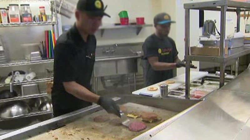 사람이 구울 경우 위생, 안전상 문제 생길 수 있어