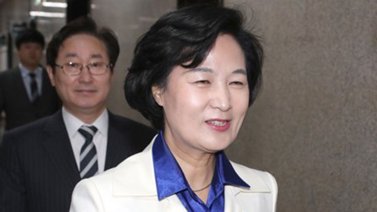 기사 대표 이미지:추미애 "검찰, 법과 원칙 따라 철저 수사해야"