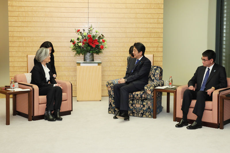 지난해 12월 강경화 외교장관 접견
