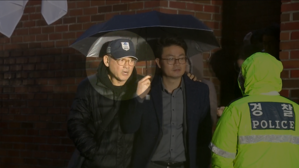 [영상] 이명박 마중 나간 유인촌 모습 포착&hellip;특별한 인연 재조명