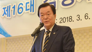 법원 "'노무현 명예훼손' 김경재, 유족에 1천만 원 지급"