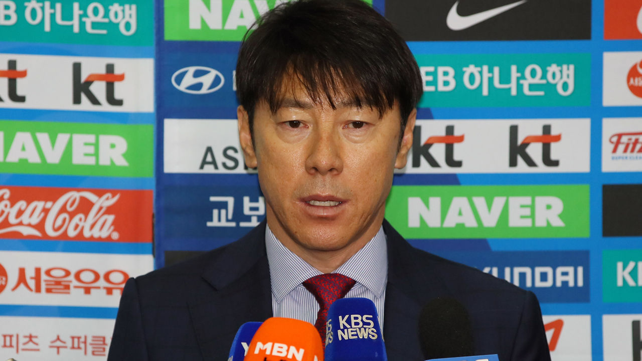 기사 대표 이미지:신태용 감독, 축구인 골프대회 우승…"월드컵 16강행에 최선"
