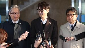 [풀영상] "지금 만나러 갑니다" 윤상&middot;현송월, 판문점서 평양공연 논의