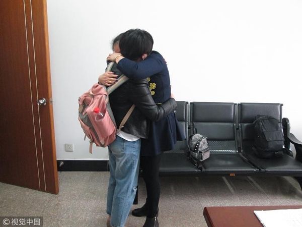 36년 만에 쌍둥이와 재회한 버스 기사의 사연