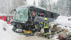 [고현준의 뉴스딱] 오스트리아서 韓 관광객 태운 버스 사고…35명 부상
