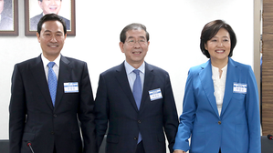 [영상] 긴장 속 미소 "면접은 항상 떨려"&hellip;서울시장 예비 후보 심사