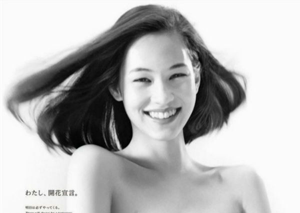 당시 촬영한 광고 사진 중 일부