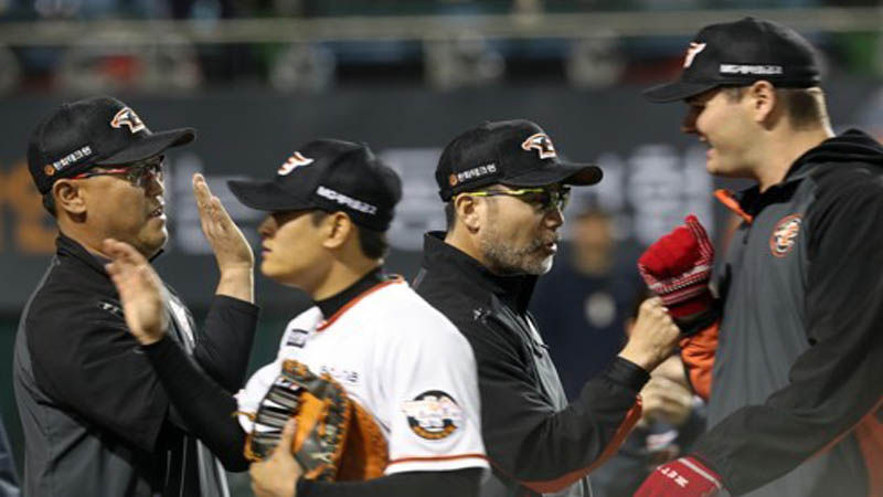 기사 대표 이미지:불펜 1위·역전승 1위 한화 화목한 야구로 단독 3위
