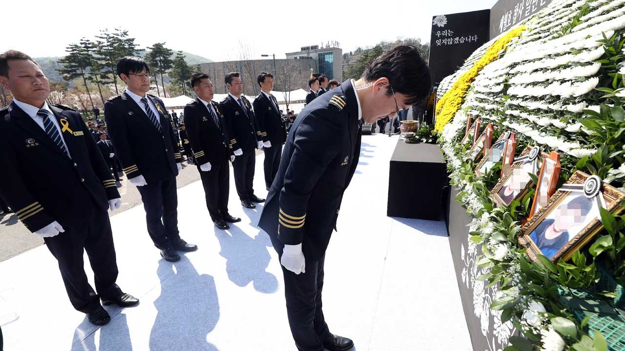 "다음 세상에도 다시 가족으로…" 세월호 희생자 영결식