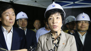 김영주 노동장관, 대기업에 '중소기업 노동시간 단축' 지원 당부