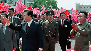 [다시 보는 정상회담] (1) 김대중 대통령 역사적인 평양 방문…첫 정상회담 막이 오르다