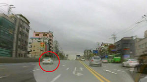 [고현준의 뉴스딱] 초등학교 인근 '광란의 질주'&hellip;놀라는 학생들 '아찔'