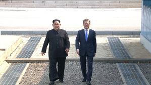 문 대통령, 북측 지역으로 10초간 '깜짝' 월경