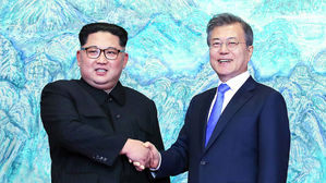 남북 정상 오전 100분간 회담…김정은, MDL 4번 넘어