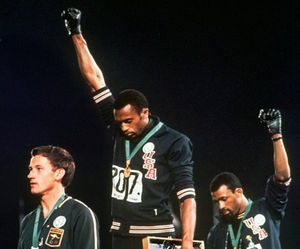 '검은 장갑' 호주 백인 육상선수에 50년 늦은 훈장