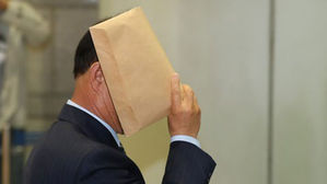 '채동욱 혼외자정보 유출' 구청간부 영장심사 출석…묵묵부답