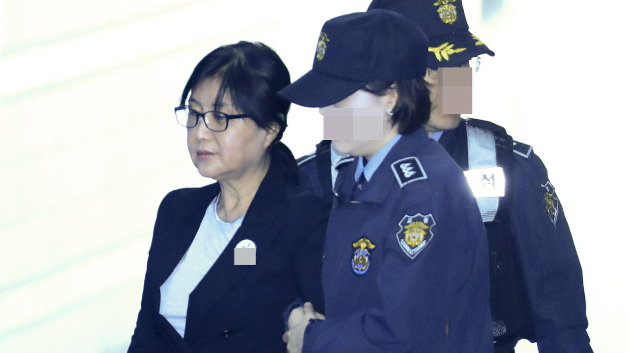 기사 대표 이미지:최순실 "고영태는 황제 재판…나한테는 너무 잔인"