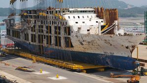 [영상] 참사 4년 만에 바로 선 세월호 모습&hellip;"미수습자 수습 최우선"