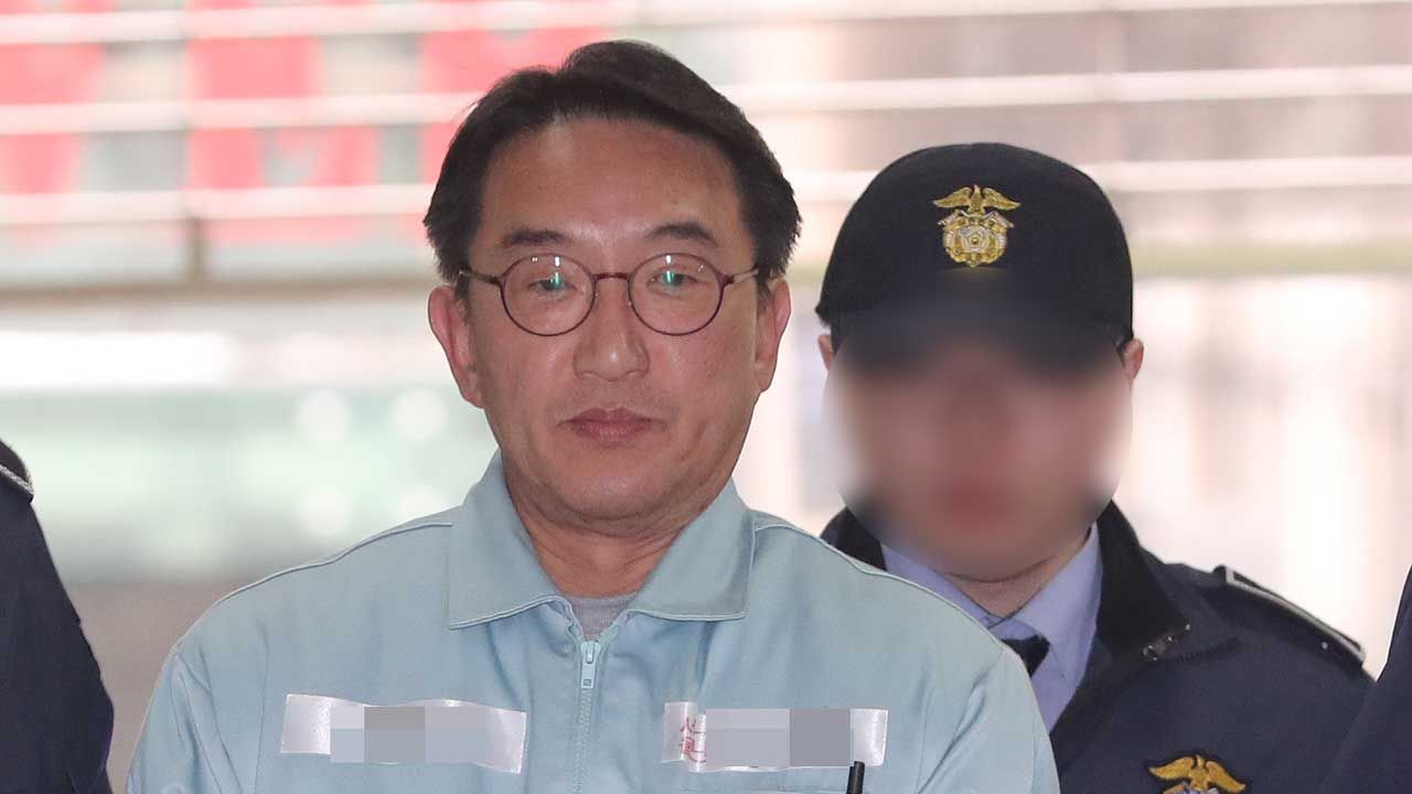 기사 대표 이미지:현기환 "박 전 대통령에 총선여론조사 결과 보고 안 해"