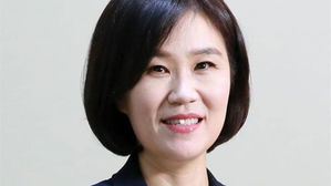 문체부, 블랙리스트 논란 윤미경 예술경영지원센터 대표 임명 철회