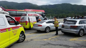 영동고속도로 둔내터널서 연쇄추돌…차량 9대 파손