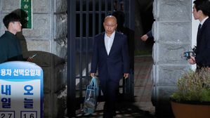 '삼성합병에 영향력' 문형표 前 장관, 구속만료 석방