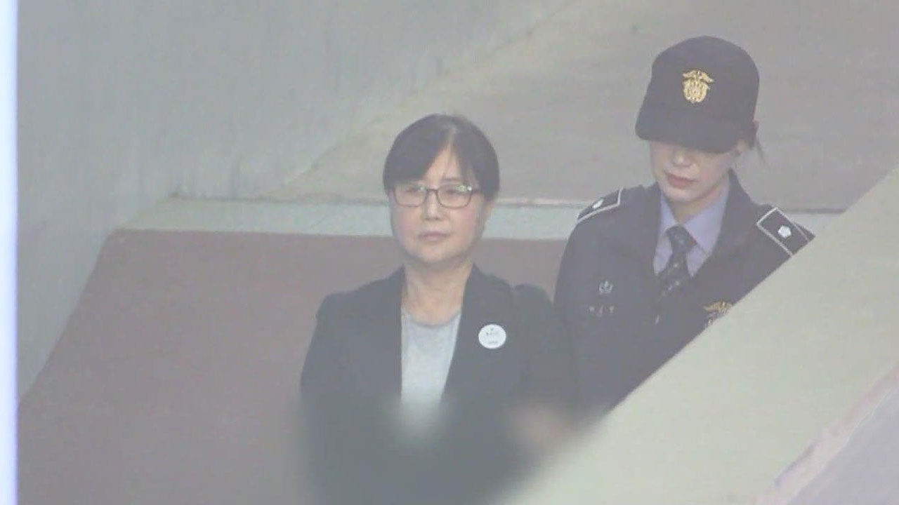 기사 대표 이미지:이대 비리 확정 최순실 "교수들, 누명 못 벗게 돼 죄송"