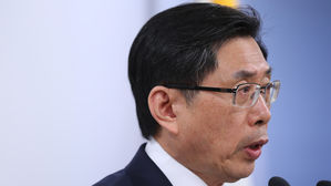 박상기 법무장관, '몰카 영상 상습유포' 구속 수사 지시