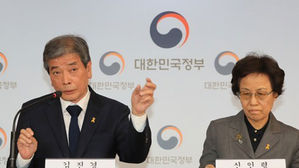 김진경 국가교육회의 대입제도 개편 특별위원회 위원장(왼쪽)(사진=연합뉴스)