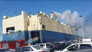 차량 2천 대 실은 인천항 선박에 불…"진화 어려워"