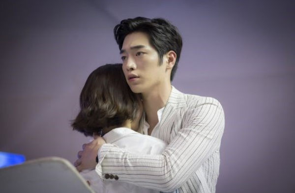 Seo Kang-jun and Gong Seung-yeon