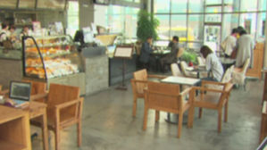 [고현준의 뉴스딱] 카페&middot;빵집서 최신음악 끊기나&hellip;"100억 더 내라"