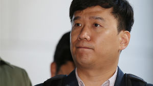 '간첩 조작 사건 변호인 접견 방해' 국정원 前직원 혐의 부인