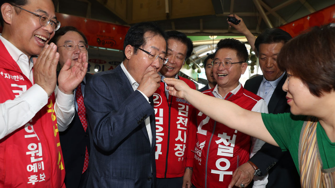 김천 황금시장 찾은 홍준표 (사진=연합뉴스)