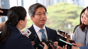 김명수 대법원장 출근(사진=연합뉴스)