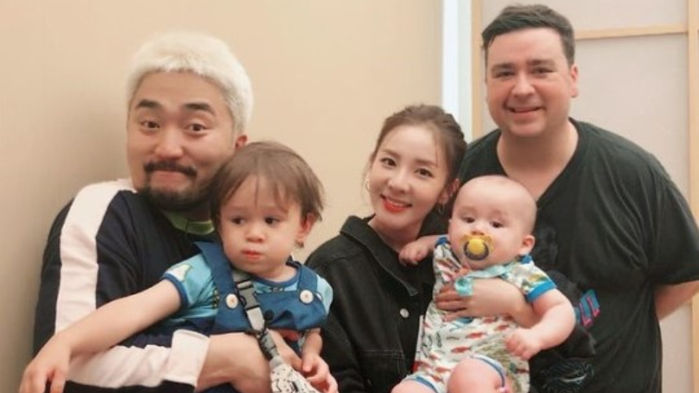 DARA Meets Adorable Hammington Brothers!