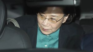 [영상] 유치장서 대기하던 이명희&hellip;구속영장 기각 직후 귀가하는 모습