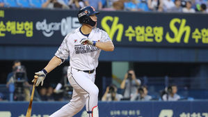 두산 김재환, 7경기 연속 홈런…이대호의 9경기 연속포에 '성큼'