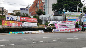 쓰러진 cctv기둥 (사진=연합뉴스)