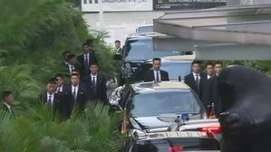 긴장감 고조 김정은 위원장 호텔 앞