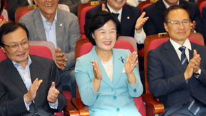 지방선거 초반 개표 순조…민주 압승·한국 참패 유력