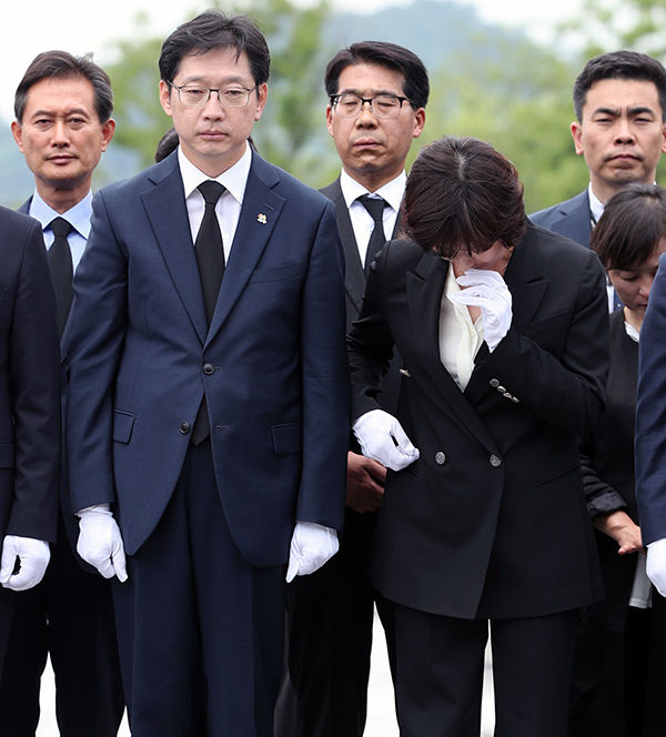 김경수가 故 노무현 전 대통령 묘역 참배하며 남긴 말