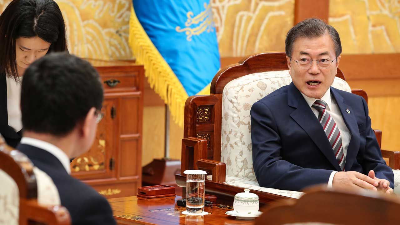 기사 대표 이미지:문 대통령 "북일관계 복원 협력 용의"…日 외상 "국교회복 노력"