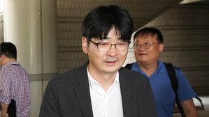 [영상] '불법 선거운동' 탁현민 벌금 70만 원 선고&hellip;"결과 받아들일 것"