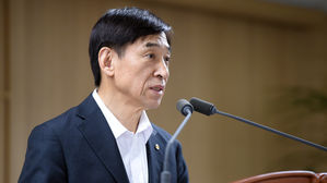 이주열 "통화정책 완화 정도 추가 조정 필요"