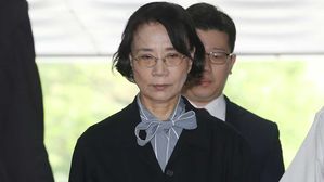 [영상] 법원 재출석 한 이명희&hellip;한숨 쉬고 "성실히 임하겠다"