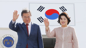 문 대통령, 2박 4일 러시아 순방 마치고 귀국길 올라