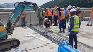 차량 45대 타이어 파손 부울고속도로 이틀째 소통 차질