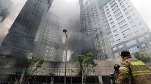 세종시 아파트 공사장서 불…30여명 부상, 3명 확인 중