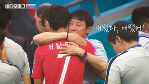 경기 끝난 뒤 그라운드에선…16강 탈락했지만, 홀가분!